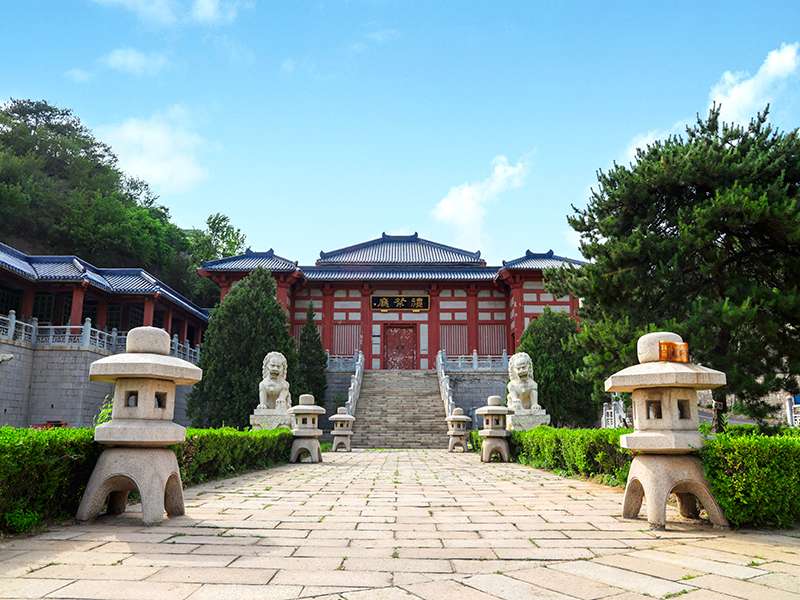 北京和周边陵园对比，怀思堂和玉佛寺寝宫该怎么选？